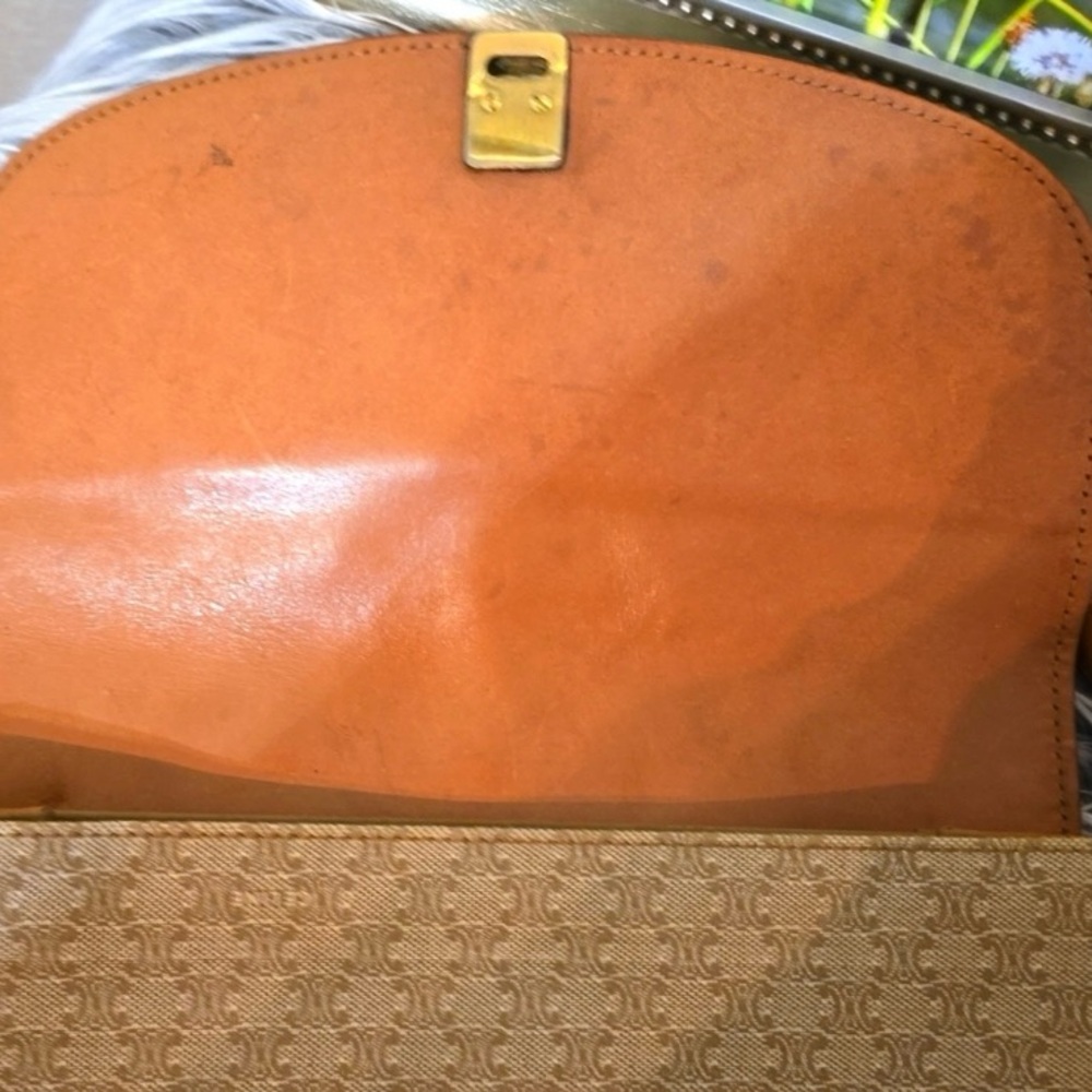 Celine M06 Tan and Brown Crossbody | Macadam Triomphe | Size: 1.5 X 7.5 X 9.5 - Picture 13 of 17